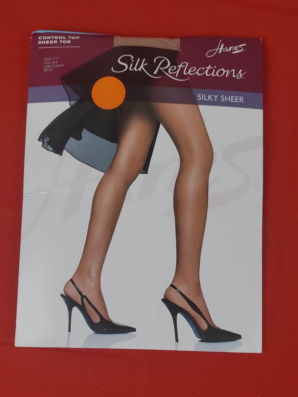 Hanes Silk Reflections Sheer Pantyhose in Nude/Tan